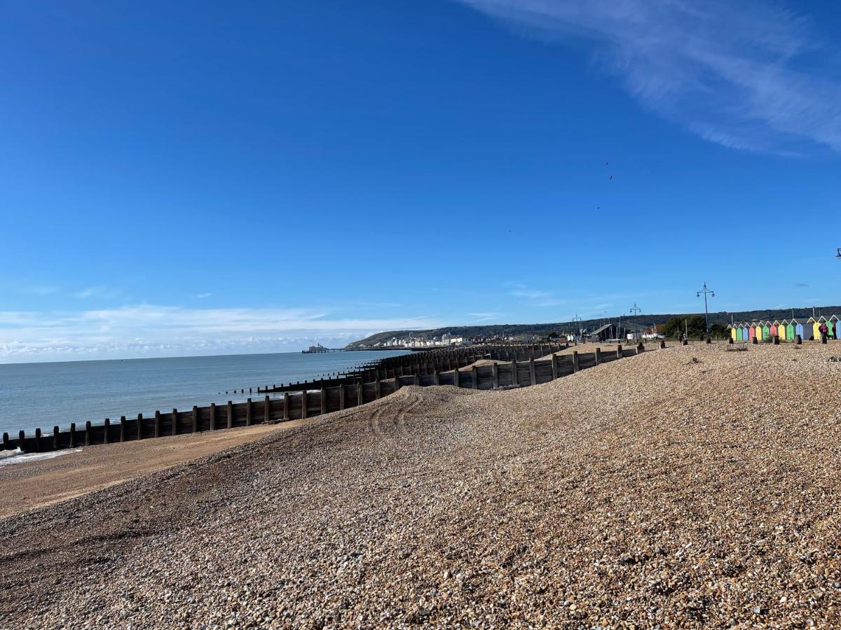 Impeccable 2-Bed Apartment In Eastbourne Exterior foto